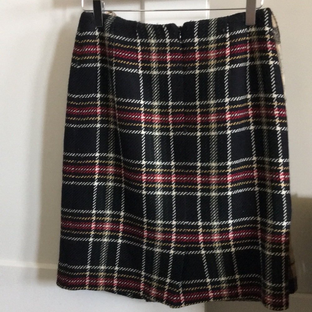 Skirts - Picture 2 of 4